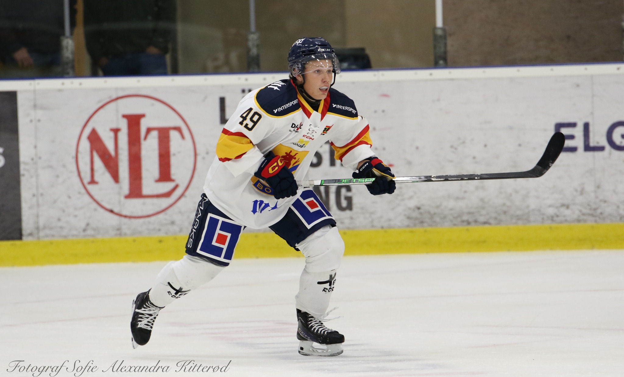 Stabil seger trots manfall - Hockeyettan.se
