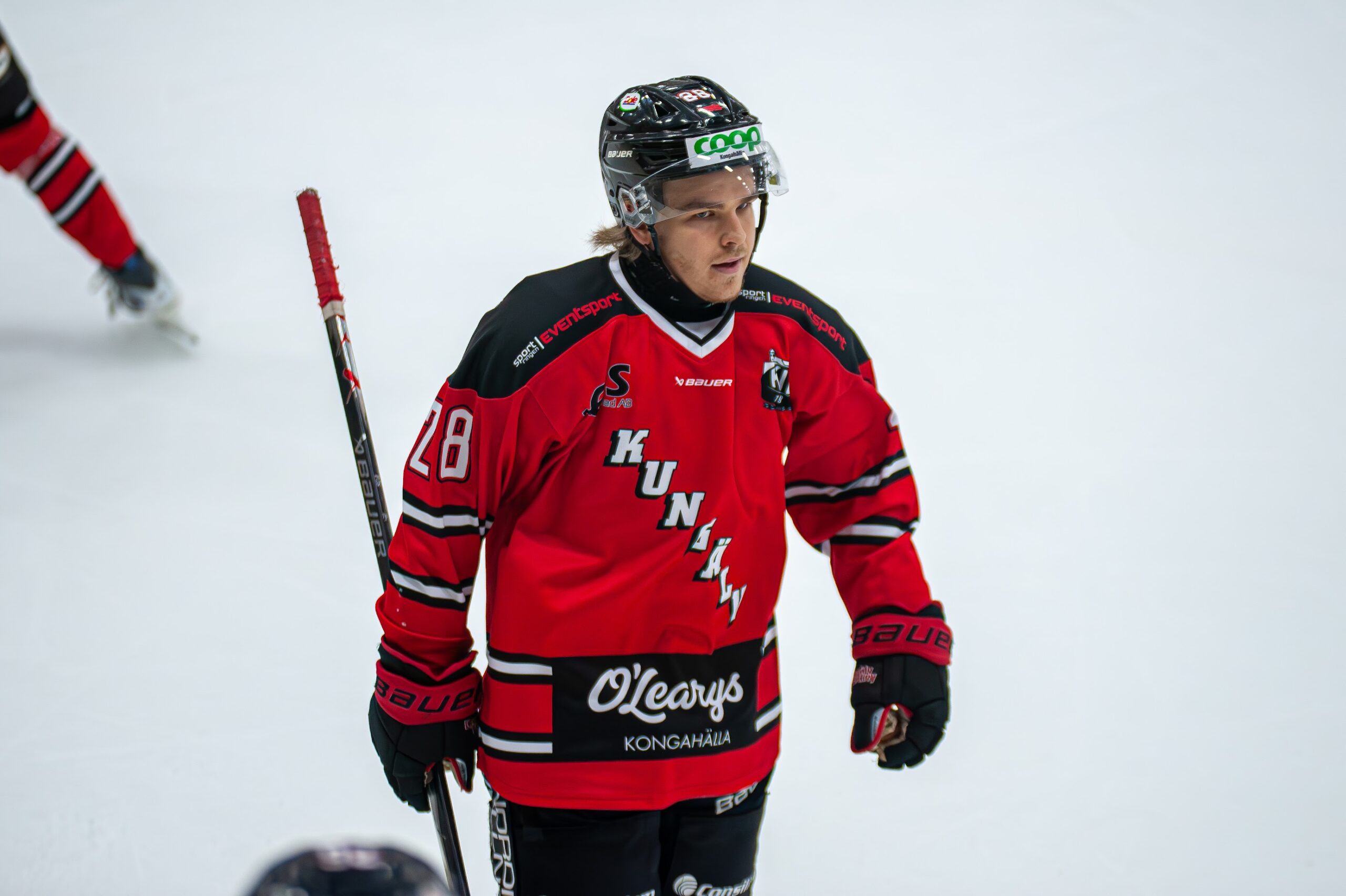 Alexander Olsén förlänger med ett år - Hockeyettan.se